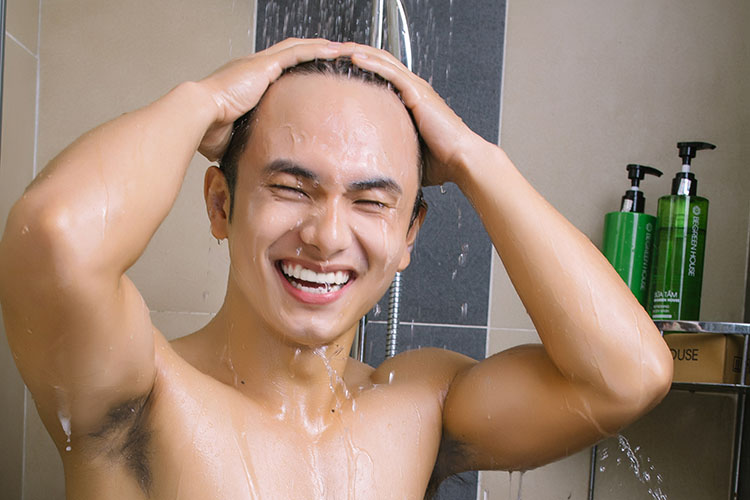 Chăm sóc da mùa hè chú trọng vào việc vệ sinh da