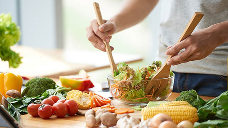 Ăn uống đủ chất để ngừa mụn
